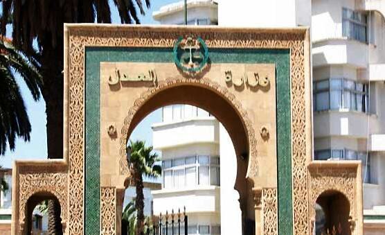 اذا كان لا يجوز الحجز على اموال المؤسسة العمومية فلكونها مليئة الذمة ولايخشى اعسارها، وليس لكون أموالها أموالا عمومية، مادام لا يوجد أي نص قانوني يمنع حجزها