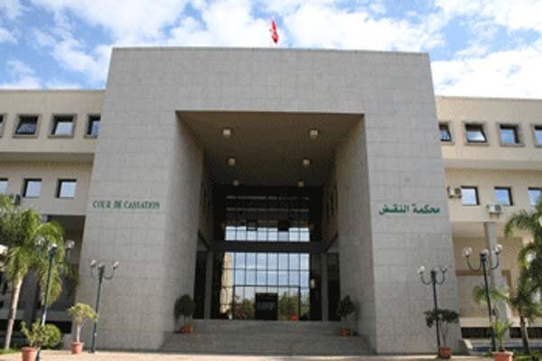 عدم إدلاء المستأنف عليهم بما يثبت ملكية موروثهم للمدعى فيه بالوسائل المقررة فقها ومنازعة المستأنف في ذلك وادعائه وقوع القسمة مع مورثهم يجعل دعواهم يعوزها الإثبات