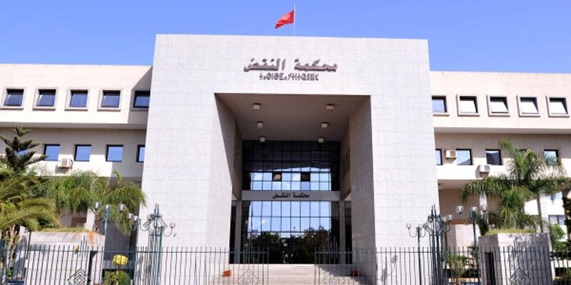 الحكم على الزوجة بالتعويض للزوج إذا ثبت للمحكمة أنها مسؤولة عن الفراق أمر مطابق للقانون
